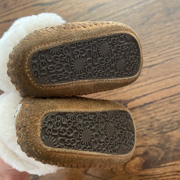 Infant Ugg Booties Chestnut Gently Used - Picture 6 of 6